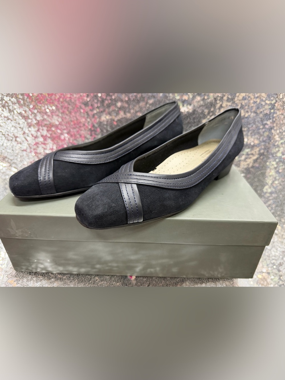 Women’s Black Suede Low Heel, size 6N, NWT